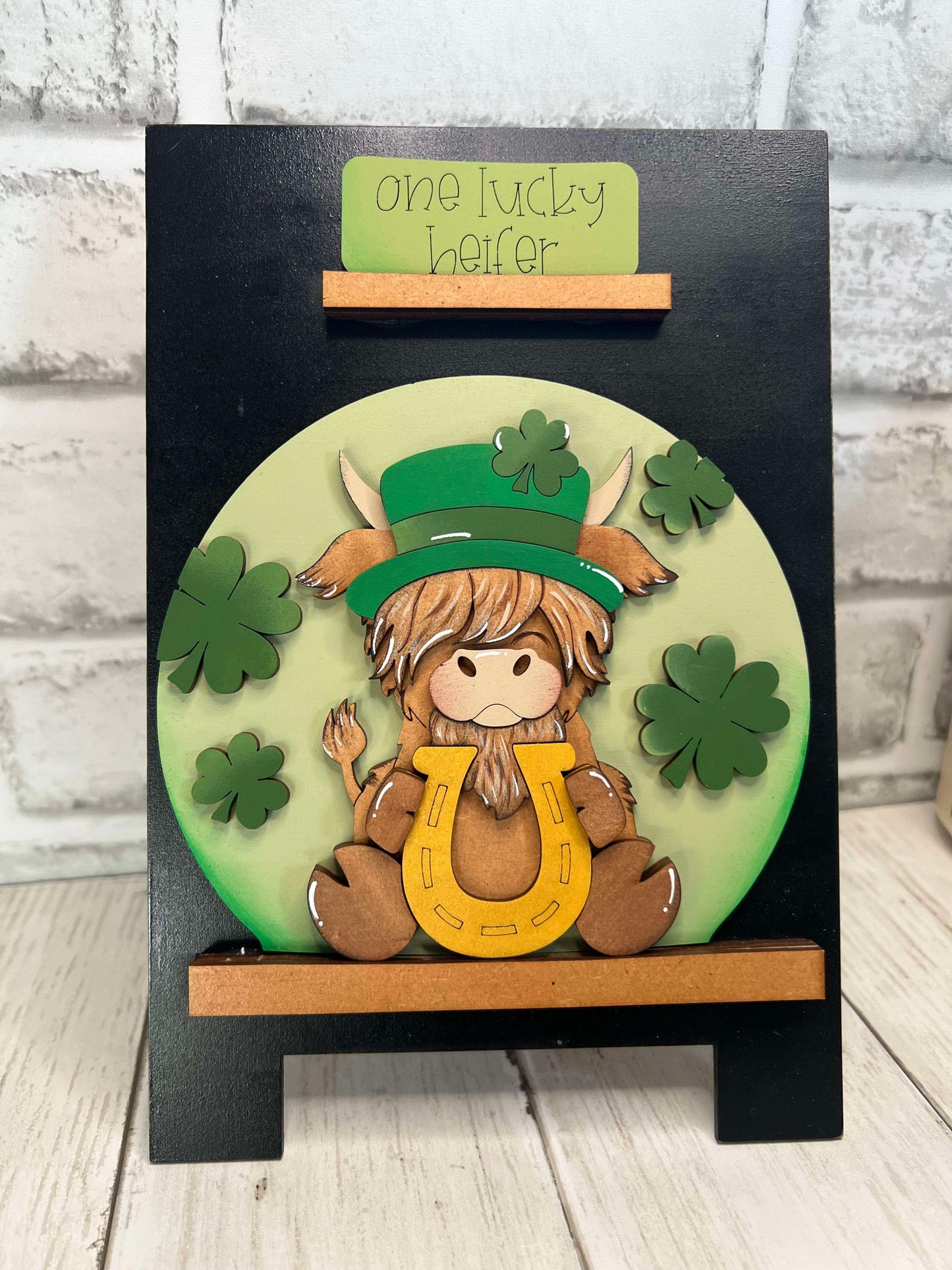 St. Patrick's Highland Cow 2 (horseshoe) Easel Globe Insert